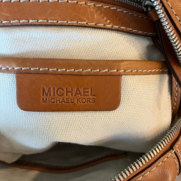 Michael Kors Astor Purse - Picture 4 of 10